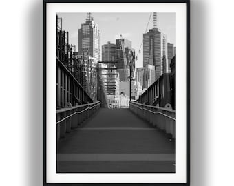Impresión digital instantánea en blanco y negro del puente Sandbrige de Melbourne.