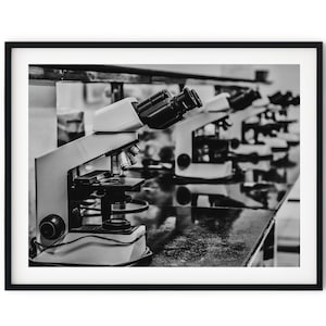 Foto en blanco y negro Descarga digital instantánea Wall Art Print Science Lab Microscopios Imagen