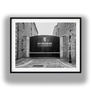 Guinness Brewery Sign zwart-witfotografie, Dublin Ireland-print, digitale download, decor Irish Pub, industriële muurkunst