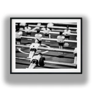 Schwarzweiß-Fußball-Druck, Vintage-Tischfussball-Wandkunst, Spielzimmerdekor, Sportfotografie Digital Download