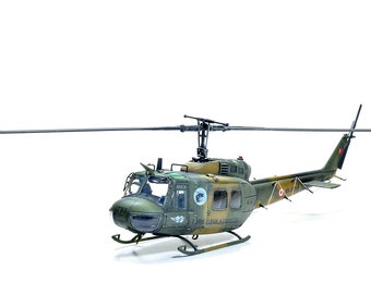 航空機・ヘリコプター 1/18 HU-1C HUEY helicopter 航空機・ヘリコプター 1/18 HU-1C HUEY helicopter 1:18