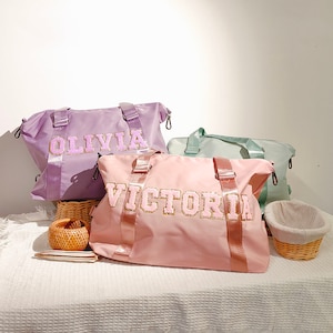 Sac de voyage en nylon imperméable personnalisé avec lettre en chenille, sac de voyage avec nom, sac de week-end, sac de danse, cadeau de sac de nuit pour fille Sakura Pink