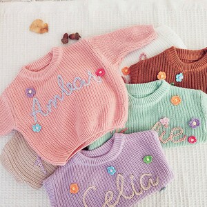 Personalisierte Hand stricken Name Baby Pullover, Custome Baby Name Blumen Pullover, Rosa Baby Mädchen Pullover mit Namen, Geburtstagsgeschenk für Neugeborene Baby Bild 10