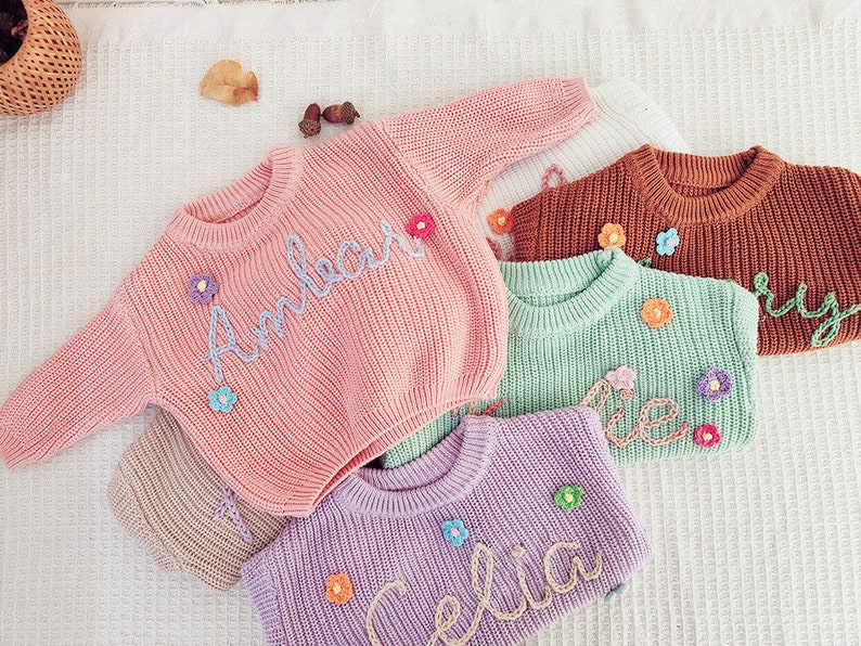 Personalized Hand knit Name Baby Sweater, Custome Baby Name floral Sweater, Pink Baby Girls Sweater With Name,Birthday Gift For Newborn Baby zdjęcie 10