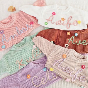 Personalisierte Hand stricken Name Baby Pullover, Custome Baby Name Blumen Pullover, Rosa Baby Mädchen Pullover mit Namen, Geburtstagsgeschenk für Neugeborene Baby Bild 2