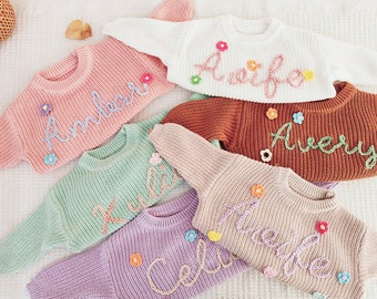 Personalisierte Hand stricken Baby Pullover, Custome Baby Name Blumen Pullover, Braun Baby Jungen Pullover mit Namen, Geburtstagsgeschenk für Neugeborenen Dusche