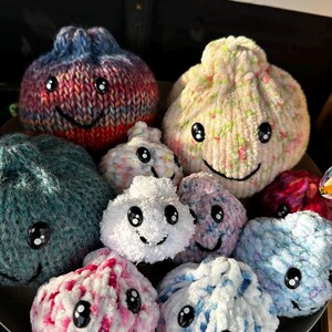 Kuscheliger Dumpling | Handgemachtes Kuscheltier | Kawaii Dumpling | Süße Geschenkidee | Handmade Plüschtier | Dumpling Kuscheltier