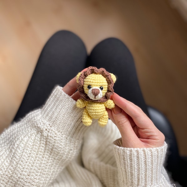 Crochet Lion Pattern, Amigurumi Keychain, Miniature Crochet Animals, Keychain Charm, Amigurumi Lion Pattern