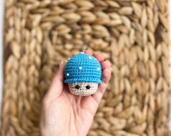 きのこのかぎ針編みパターン - 簡単な編みぐるみキーホルダーの作り方