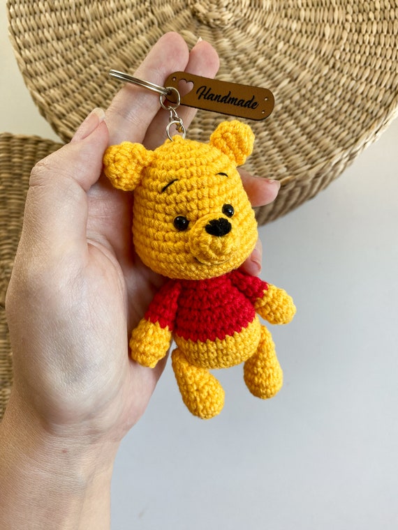 くまのプーさんのかぎ針編みパターン：あみぐるみクマのキーホルダー