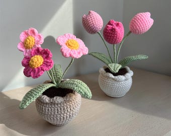 gehäkelte Tulpen Blumen im Blumentopf handgemacht als Dekoration oder Geschenk zum Muttertag, Geburtstag