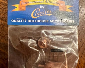 Handley House Copper Tea Kettle with Removable Lid in Original Packaging. New-old stock. Dollhouse scale 1:12.