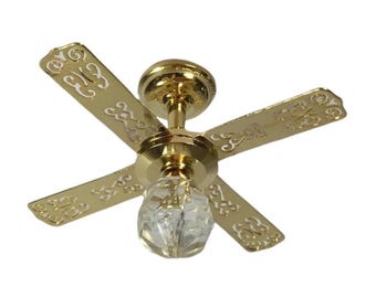 Lámpara de ventilador de latón con bombilla de cristal. Stock nuevo. En su embalaje original. Escala de casa de muñecas 1:12.