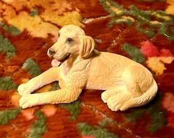 カスターニャ ゴールデン ラブラドール犬。イタリア製。ドールハウス スケール 1:12。