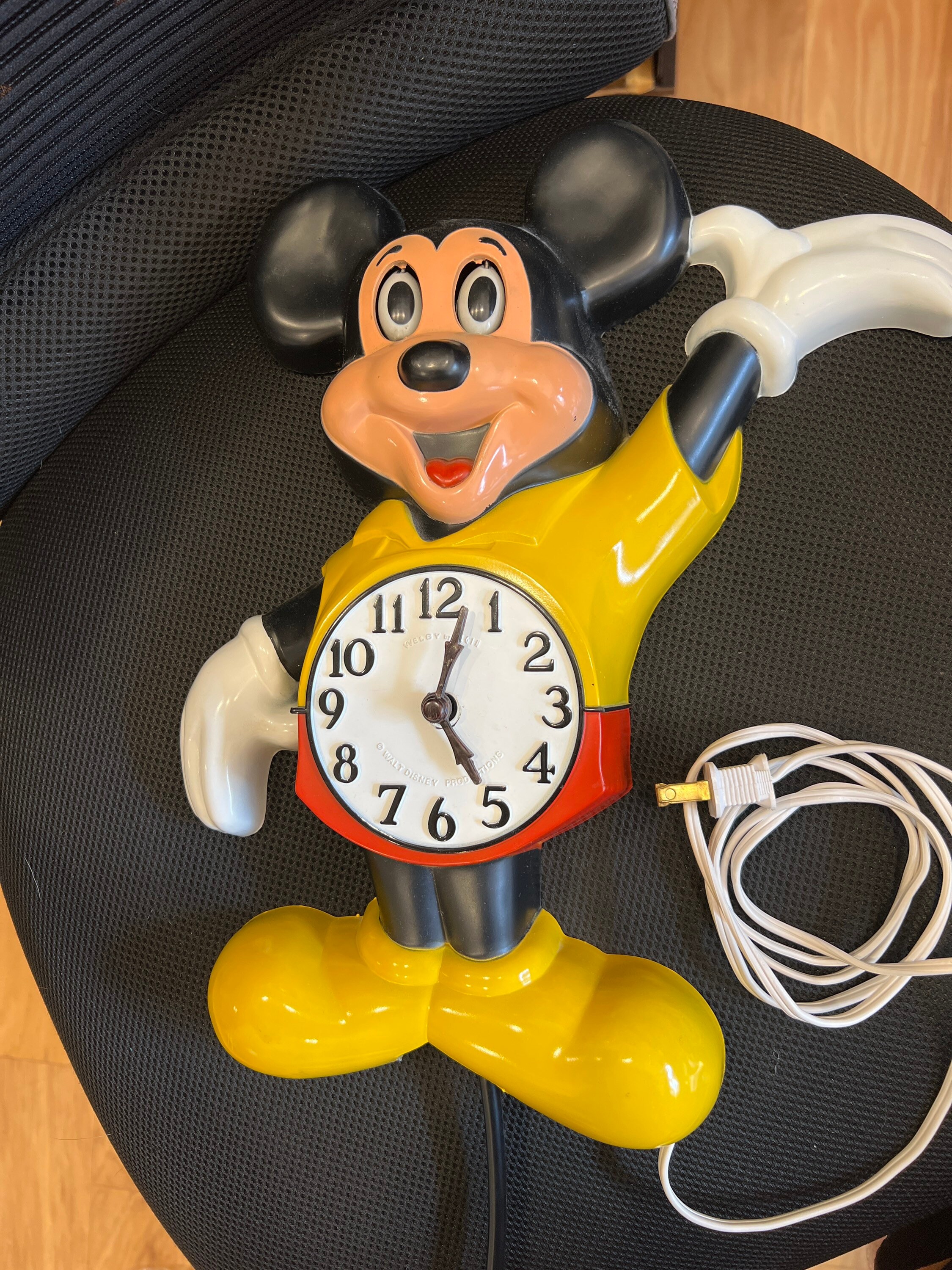 Vintage Mickey Clock - Etsy