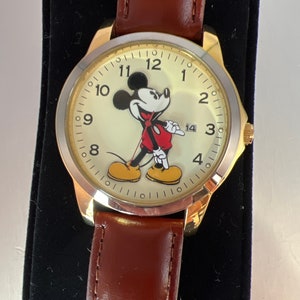 Vintage Large Face Mickey Mouse Watch With Calendar-sii  display picture 3