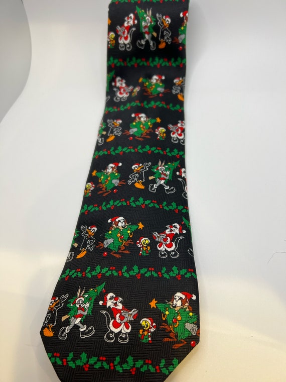 Vintage 2002 Looney Tunes Character Christmas Neck