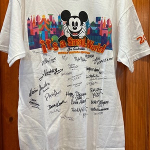 One of a Kind Vintage 2000 It’s a Small World Official Disneyana Convention T-Shirt Signed by many Disney Artists-White- Adult Medium