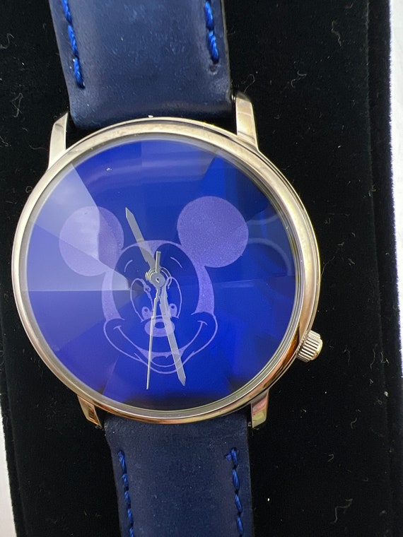 Vintage Disney Mickey Mouse Watch-Unique Glass Fac