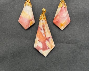 Vintage Faceted Kite-Shaped Agate Pendant and Matching Earrings-Pink/Cream/Gold