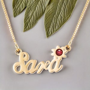 Personligt namnhalsband med röd rubin - Handgjorda smycken för en snygg look, för födelsedagar eller årsdagar i koppar eller silver.