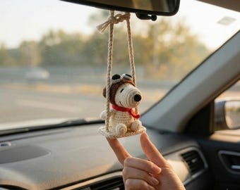 Pilot Snoopy Car Charm, Snoopy Crochet achteruitkijkspiegel hangend, schattige hond autodecor, handgemaakt amigurumicadeau