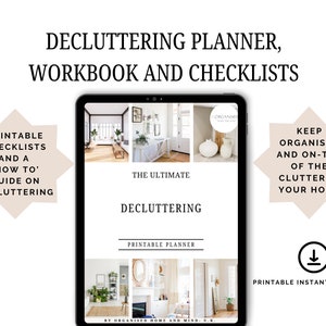 Puede incluir: Una descarga digital para un planificador de limpieza, un libro de trabajo y listas de verificación imprimibles. La imagen muestra la pantalla de una tableta con un fondo blanco y el texto "The Ultimate Decluttering" en negro. El texto "Printable Planner" también está en negro. La imagen incluye varias fotos de habitaciones en una casa.