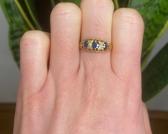 Sapphire and diamond ring in 18ct yellow gold