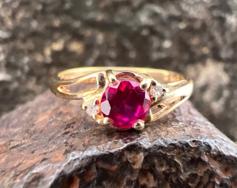 Vintage Estate Ruby and Diamond 10k Yellow Gold Ring