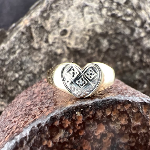 Vintage Estate 14k Diamond Heart Gold Ring