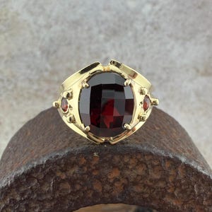 14k Checkered Garnet accented by Garnets Yellow Gold Ring - US Size 10.75 - Vintage Estate