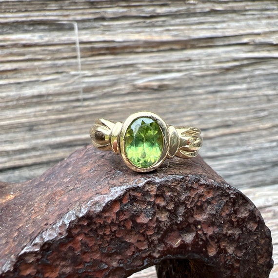 Vintage Estate 14k Yellow Gold Peridot Solitaire … - image 1