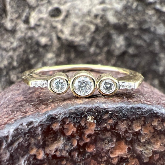 Vintage Estate 10k Diamond Gold Ring - image 1