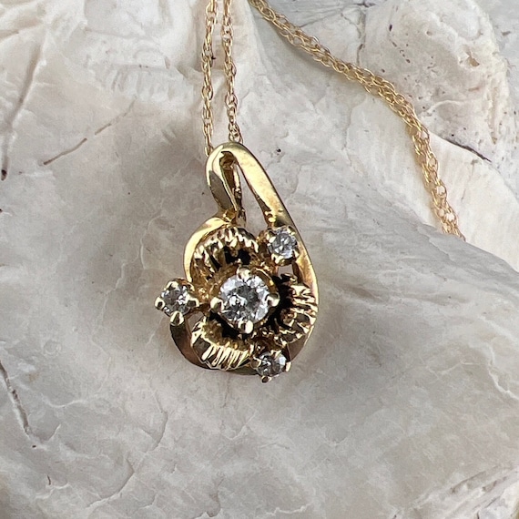 Vintage Estate 14k Yellow Gold Flower and Diamond… - image 1