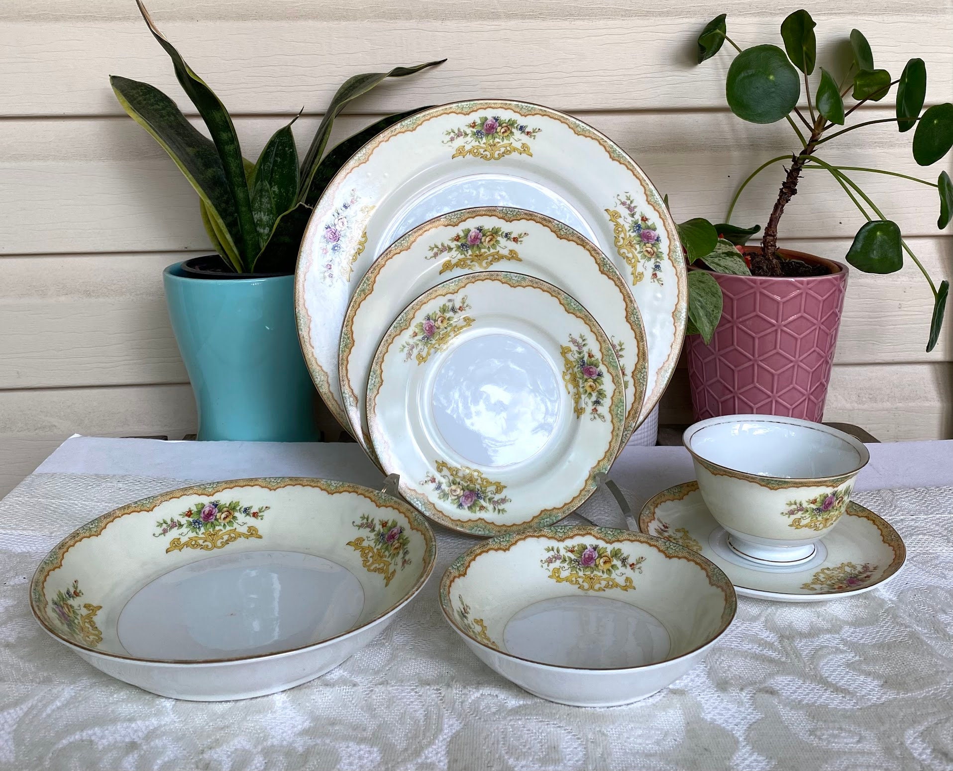 Vintage Kikusui Japan 7 Piece Place Setting - Tan & Green Border
