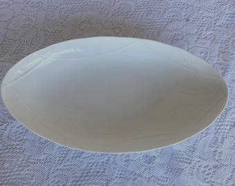 TACHIKICHI Japan Oval Serving Bowl - All White, Dune Lines