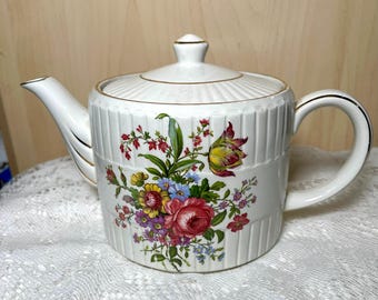 WOOD & SONS England - ELLGREAVE A Div. Teapot,  Ribbed, Pin Rose and Multifloras