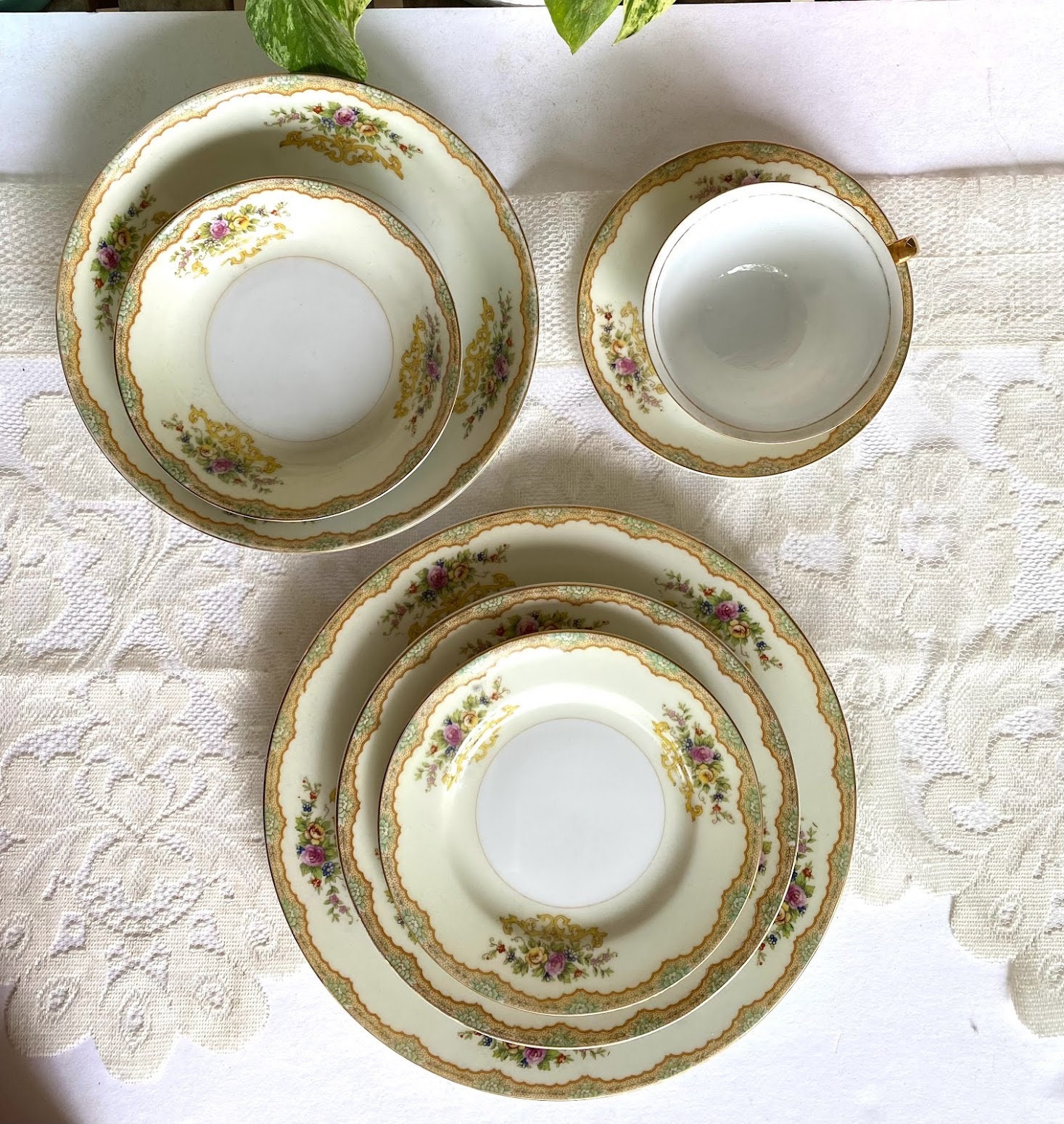 Vintage Kikusui Japan 7 Piece Place Setting - Tan & Green Border