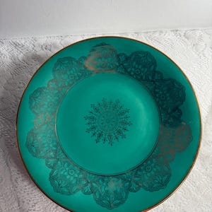 Plato elegante de Johann Seltmann Bavaria con diseño floral turquesa y detalles dorados.