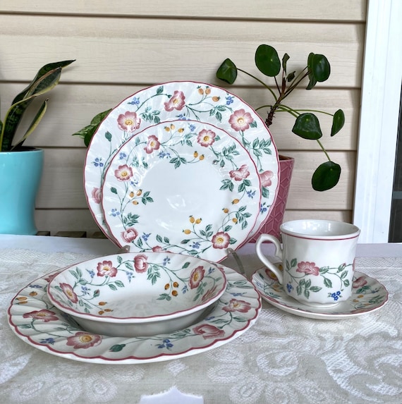 Churchill Briar Rose Fine English 6 Piece Place Setting - Pink