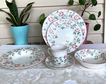 Churchill 花柄皿 17cm 5枚セット Churchill Fine English Tableware Briar Rose Pattern Dinnerware