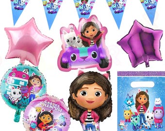 Decoraciones para fiesta temática de Gabby Cat con globos, banderines y bolsas de regalo de la casa de muñecas de Gabby