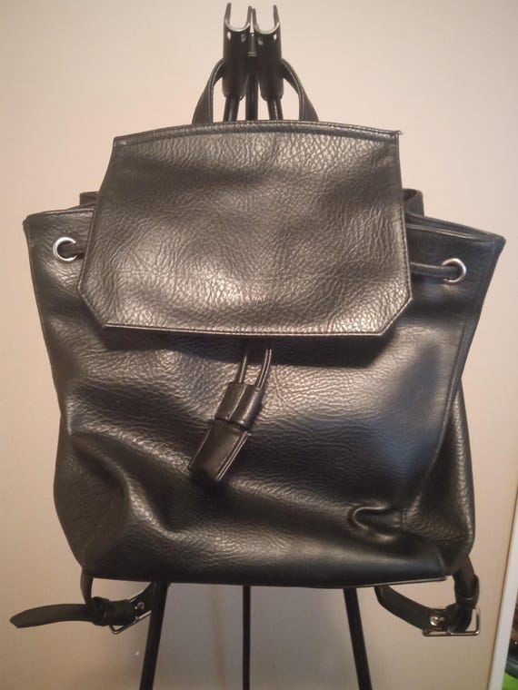 lululemon belt bag black on black Lululemon Everywhere Belt Bag. Black
