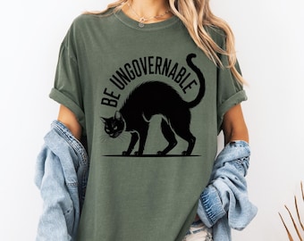 Camiseta de algodón con estampado de gato negro "Be Ungovernable" y colores cómodos