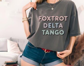 控えめな反トランプシャツ、コンフォートカラーのFDT Tシャツ、反ファシズム革命抵抗、フォックストロットデルタタンゴ、活動家