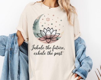 Komfort Farben Lotus Mond Shirt: Mindful Yoga Graphic Tee