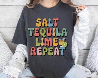 Camiseta unisex con gráfico repetido de tequila, lima y sal Groovy: camiseta para amantes del tequila, camiseta de colores cómodos