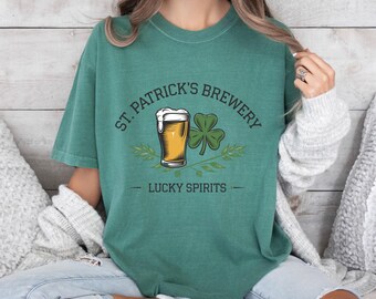 T-shirt unisex tinta in capo per il giorno di San Patrizio, maglietta della birreria di San Patrizio, maglietta con birra a forma di trifoglio, maglietta irlandese portafortuna, regalo per gli amanti della birra, pub irlandese