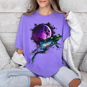 Celestial Frog T-shirt, Full Moon ,Frog Lover Gift, Comfort Colors Tee, Wildlife Shirt, Animal Graphic Top