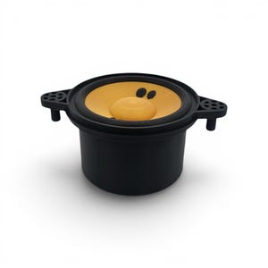 Peut inclure: Un composant de haut-parleur noir avec un cône jaune et un bord noir. Le haut-parleur a un corps cylindrique et deux petits points noirs sur le cône. Le composant a deux languettes saillantes de chaque côté.